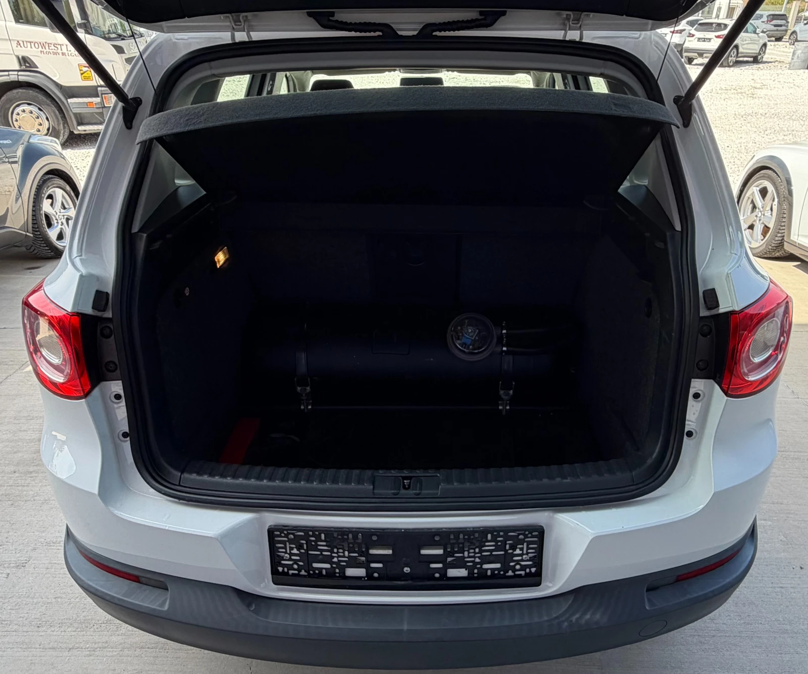 VW Tiguan 1.4 TSI ГАЗ, снимка 8 - Автомобили и джипове - 54225124