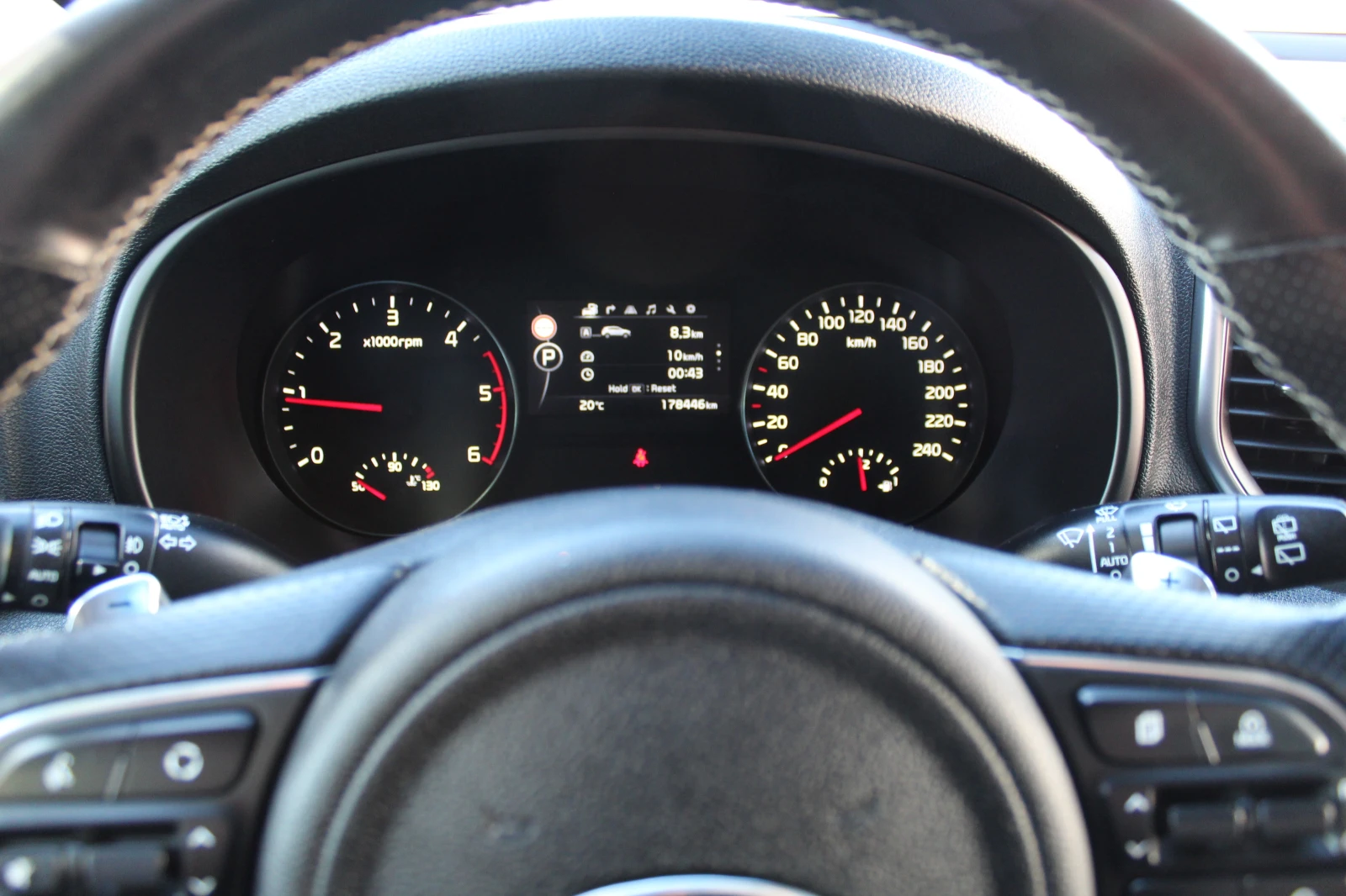 Kia Sportage 1.7D AVT 176K, снимка 13 - Автомобили и джипове - 54717225