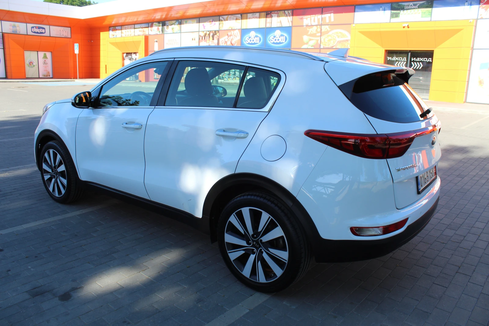 Kia Sportage 1.7D AVT 176K, снимка 8 - Автомобили и джипове - 54717225