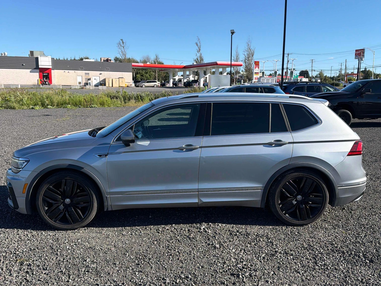 VW Tiguan * Highline * CARFAX * БЕЗ ПЪРВОНАЧАЛНА ВНОСКА, снимка 2 - Автомобили и джипове - 56089986