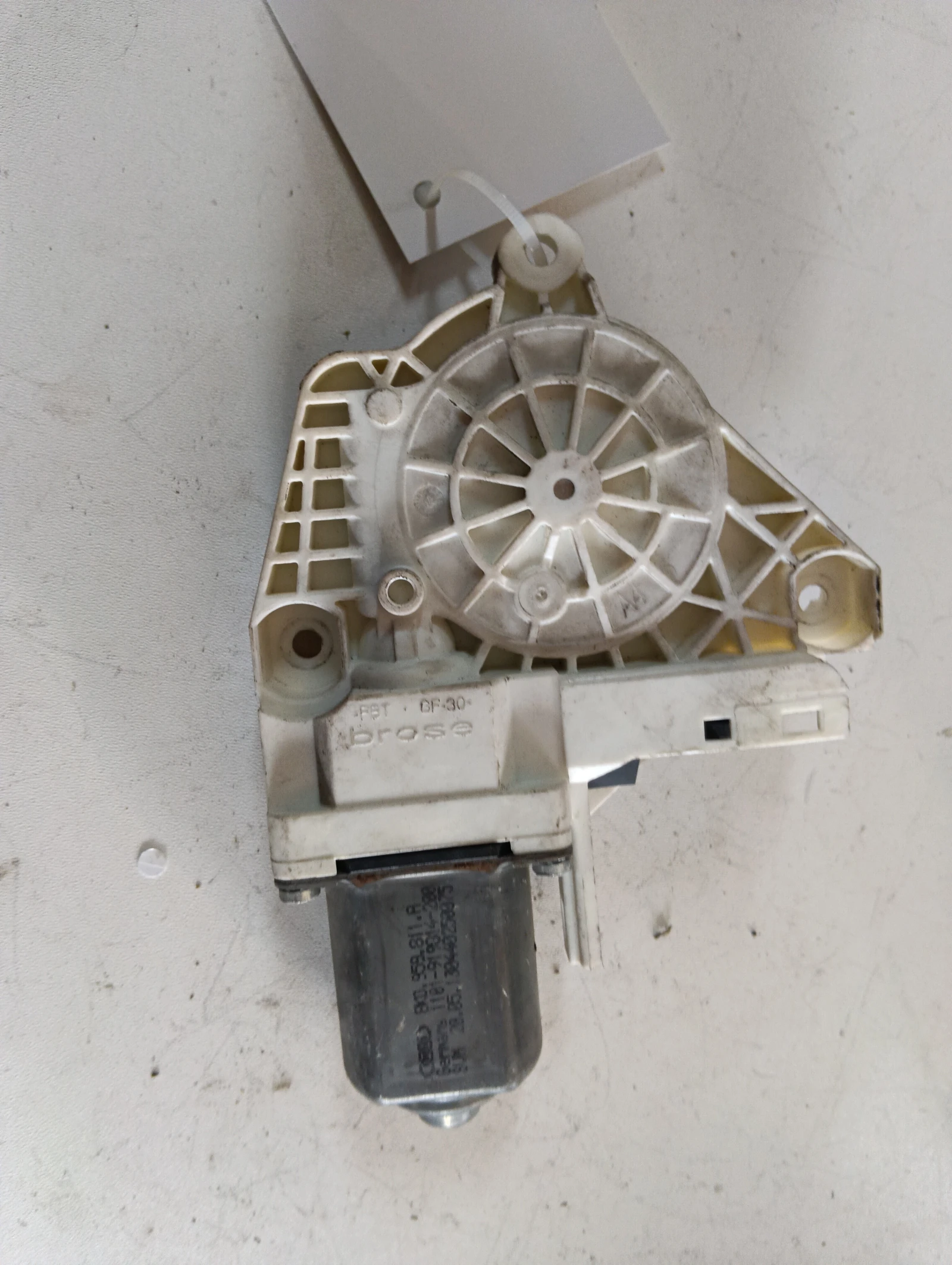 ел.машинка за задно ляво  8K0959811A Skoda Superb