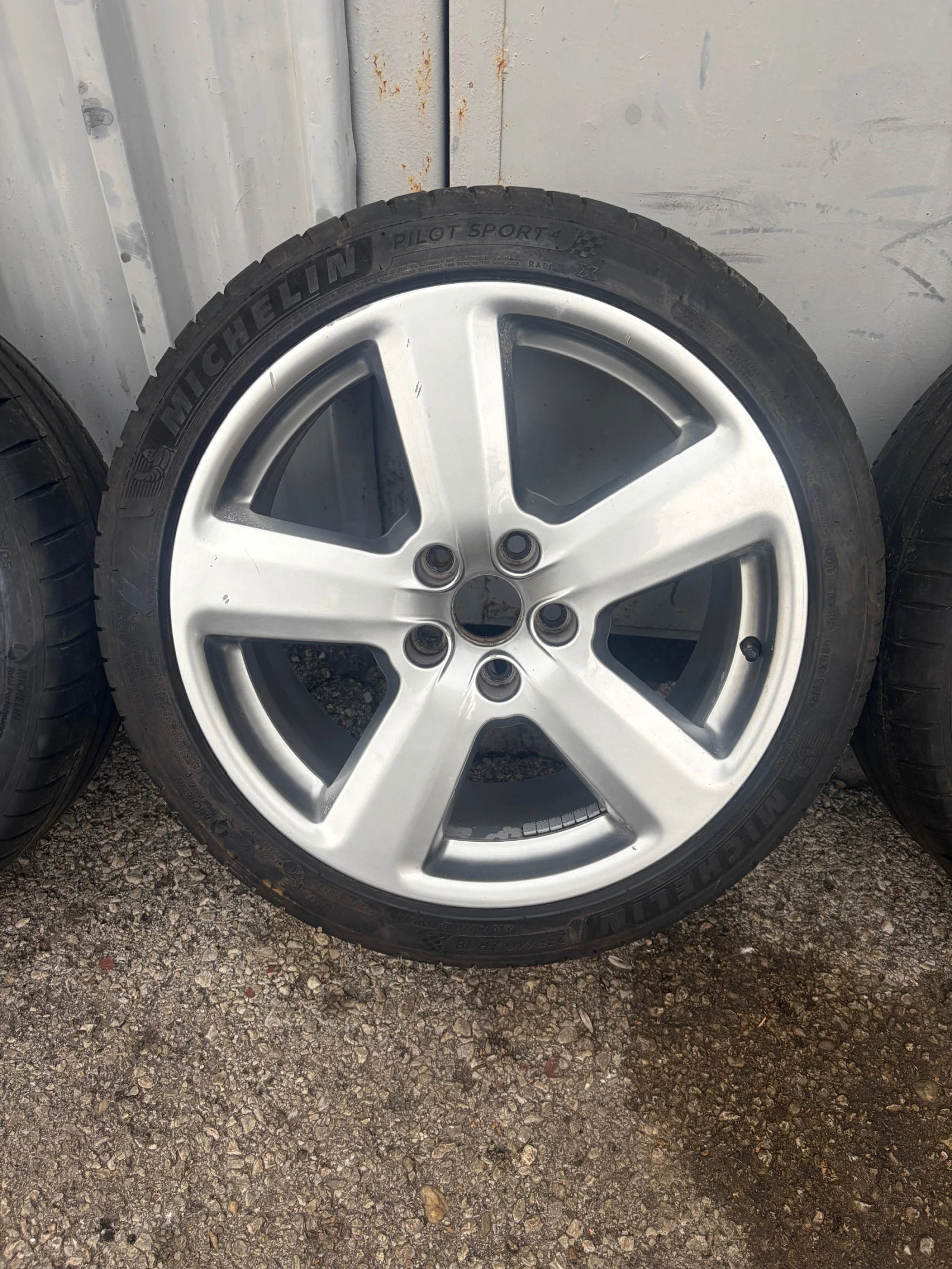 Гуми с джанти Michelin 235/40R18, снимка 4 - Гуми и джанти - 53997692