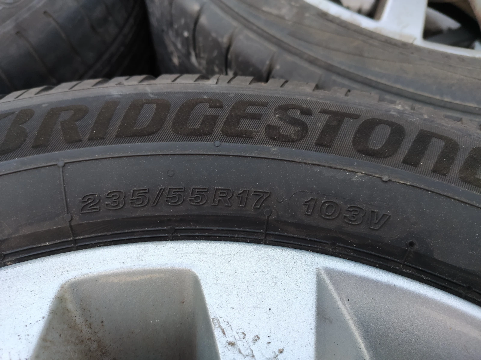 Гуми Зимни 235/55R17, снимка 10 - Гуми и джанти - 54001161