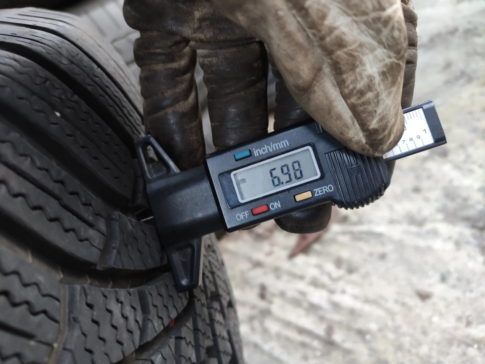 Гуми Зимни 235/55R17, снимка 7 - Гуми и джанти - 54001161