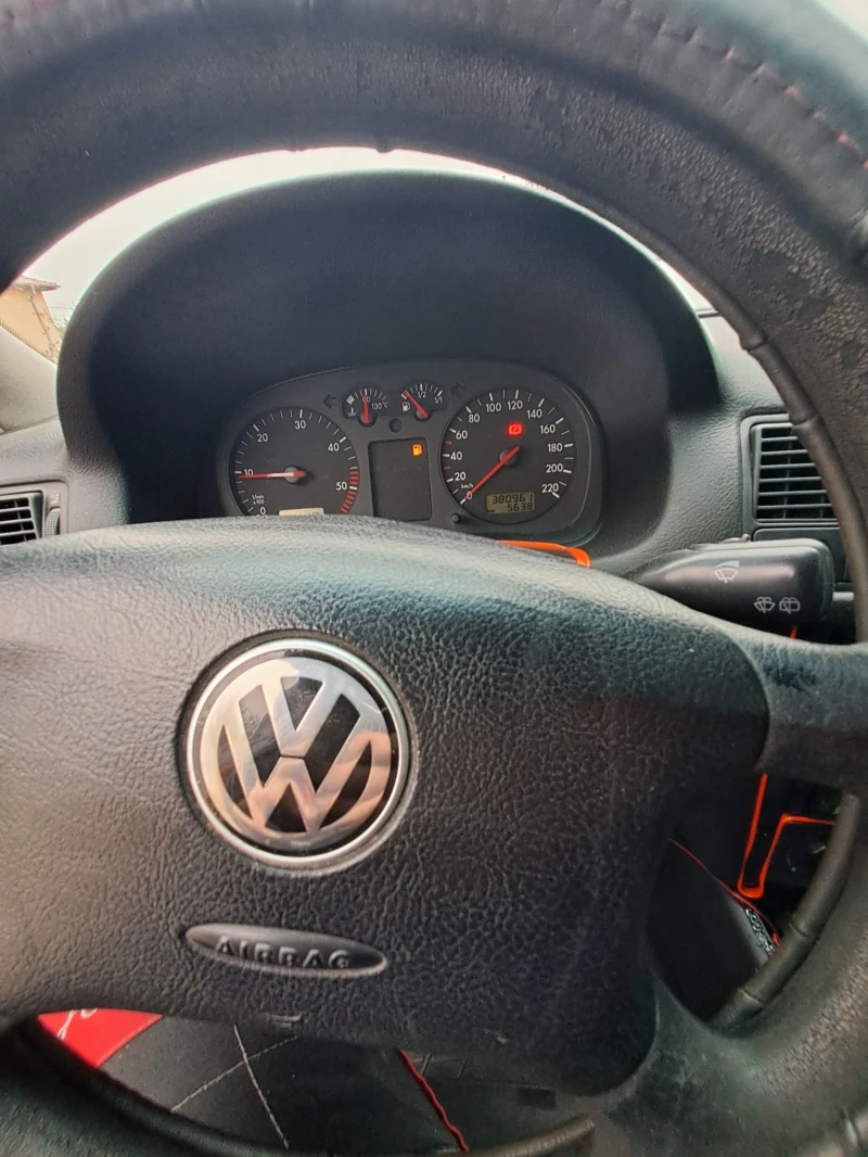 VW Golf 1.9 TDI, снимка 12 - Автомобили и джипове - 47956505