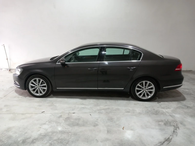 VW Passat, снимка 4 - Автомобили и джипове - 48321562