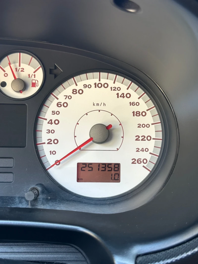 Seat Leon, снимка 12 - Автомобили и джипове - 52753253