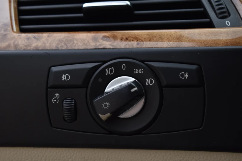 BMW 520, снимка 12 - Автомобили и джипове - 52579402