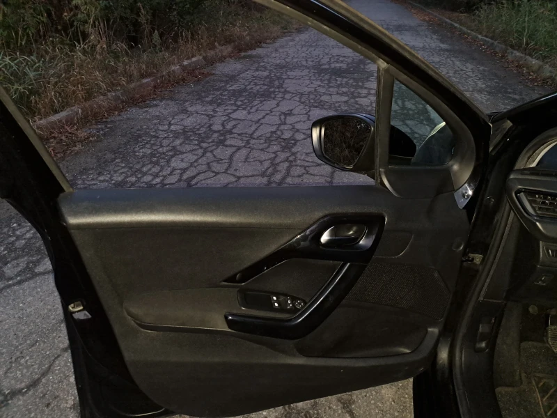 Peugeot 208 1, 6 hdi, снимка 8 - Автомобили и джипове - 52324234