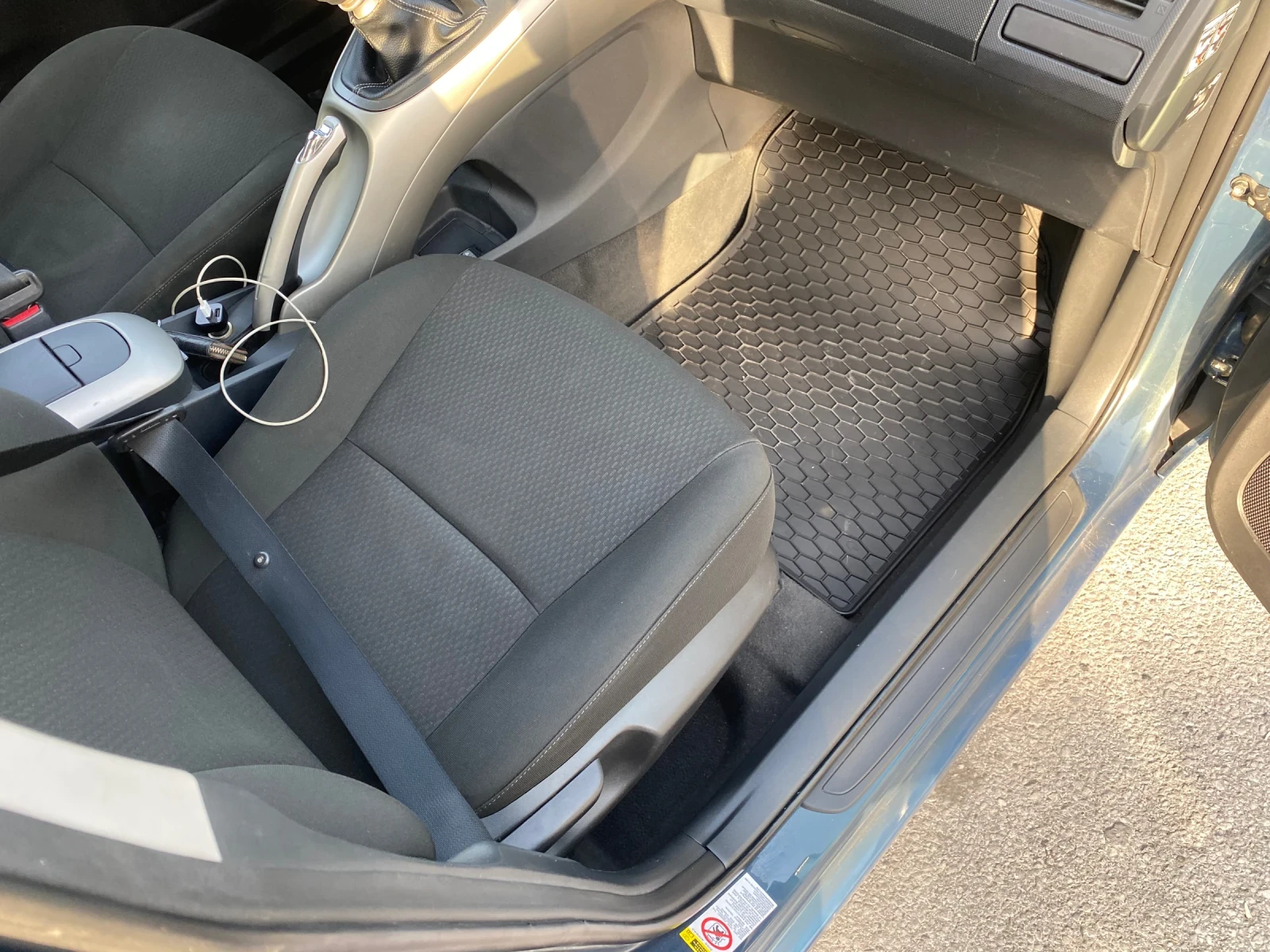 Toyota Auris 2.2D-CAT-177 - изображение 8