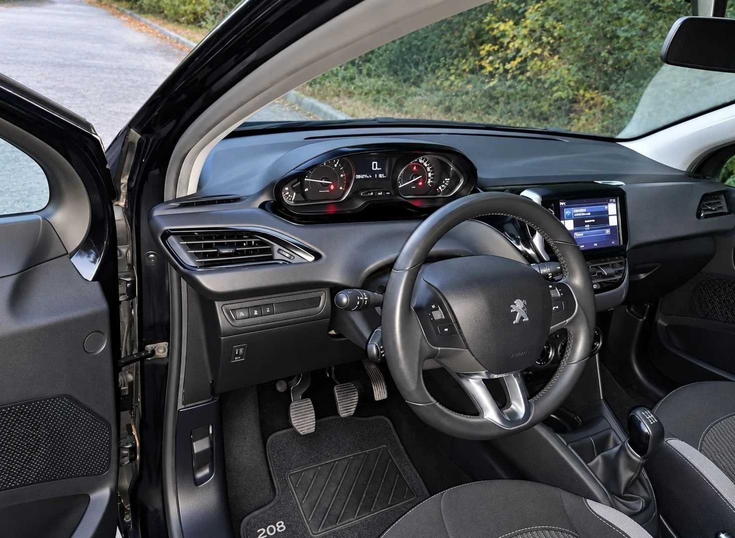 Peugeot 208 1.6HDI, снимка 5 - Автомобили и джипове - 52324234