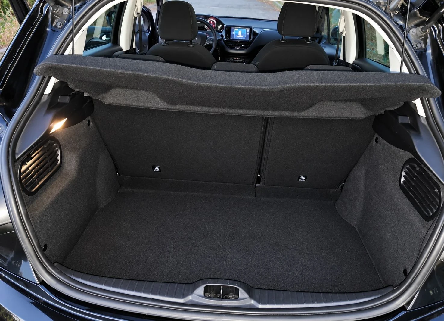 Peugeot 208 1.6HDI, снимка 9 - Автомобили и джипове - 52324234