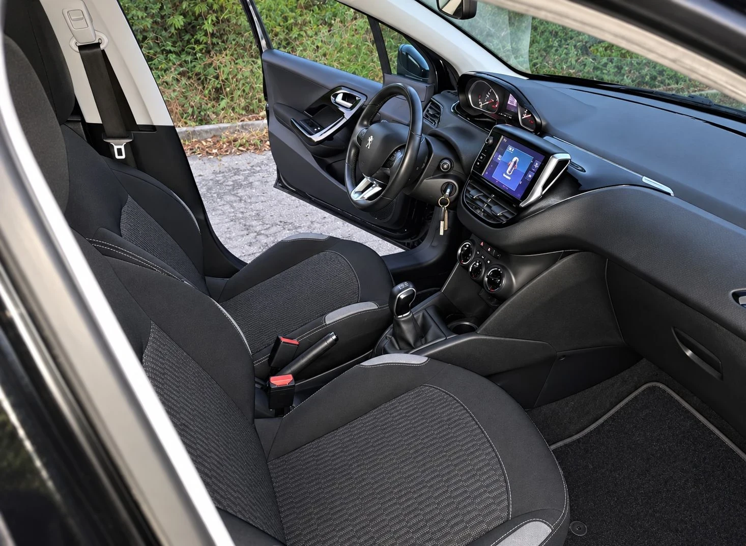 Peugeot 208 1.6HDI, снимка 6 - Автомобили и джипове - 52324234