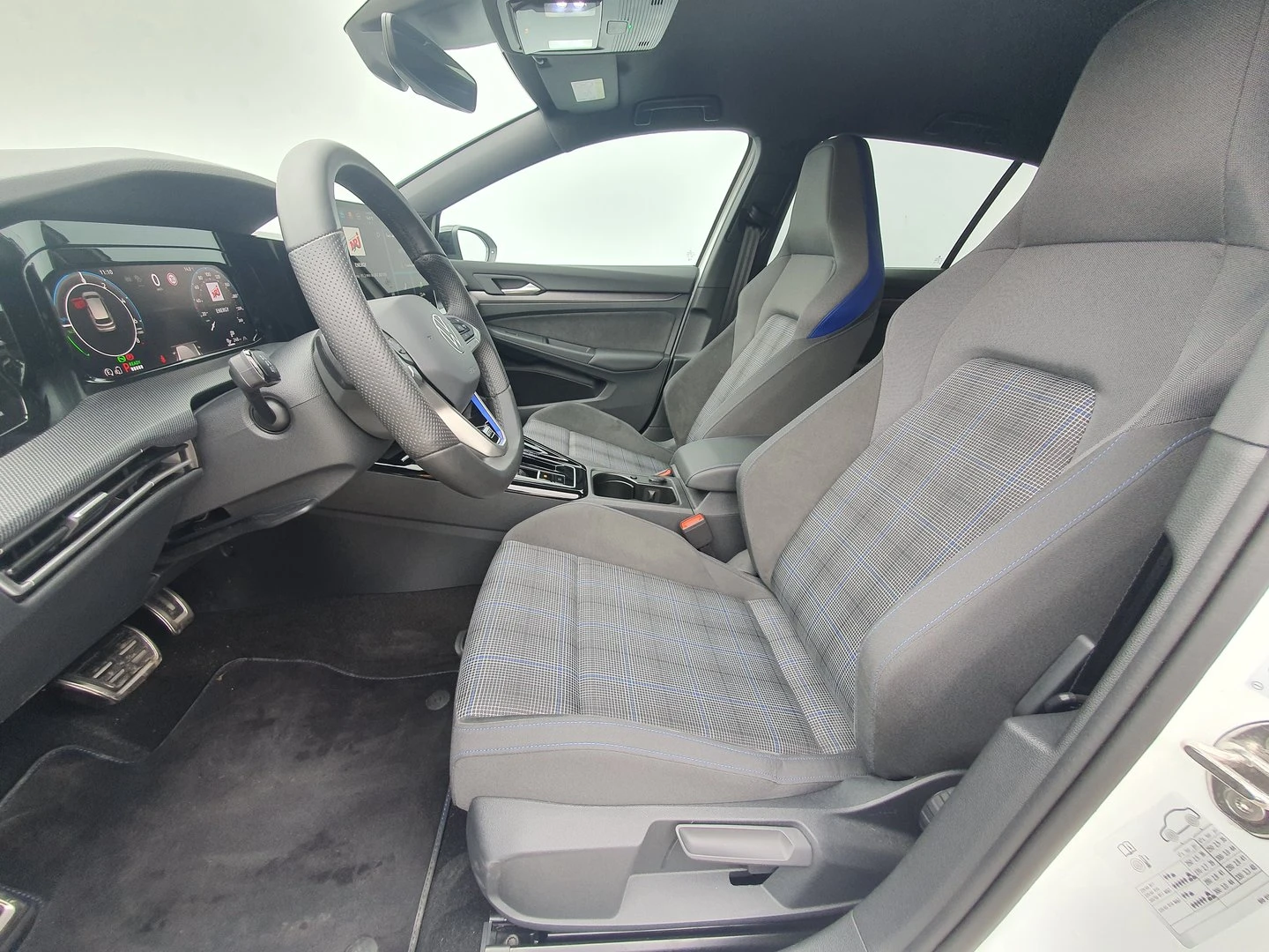 VW Golf 8 GTE 1.5 eHybrid OPF | Mobile.bg   4