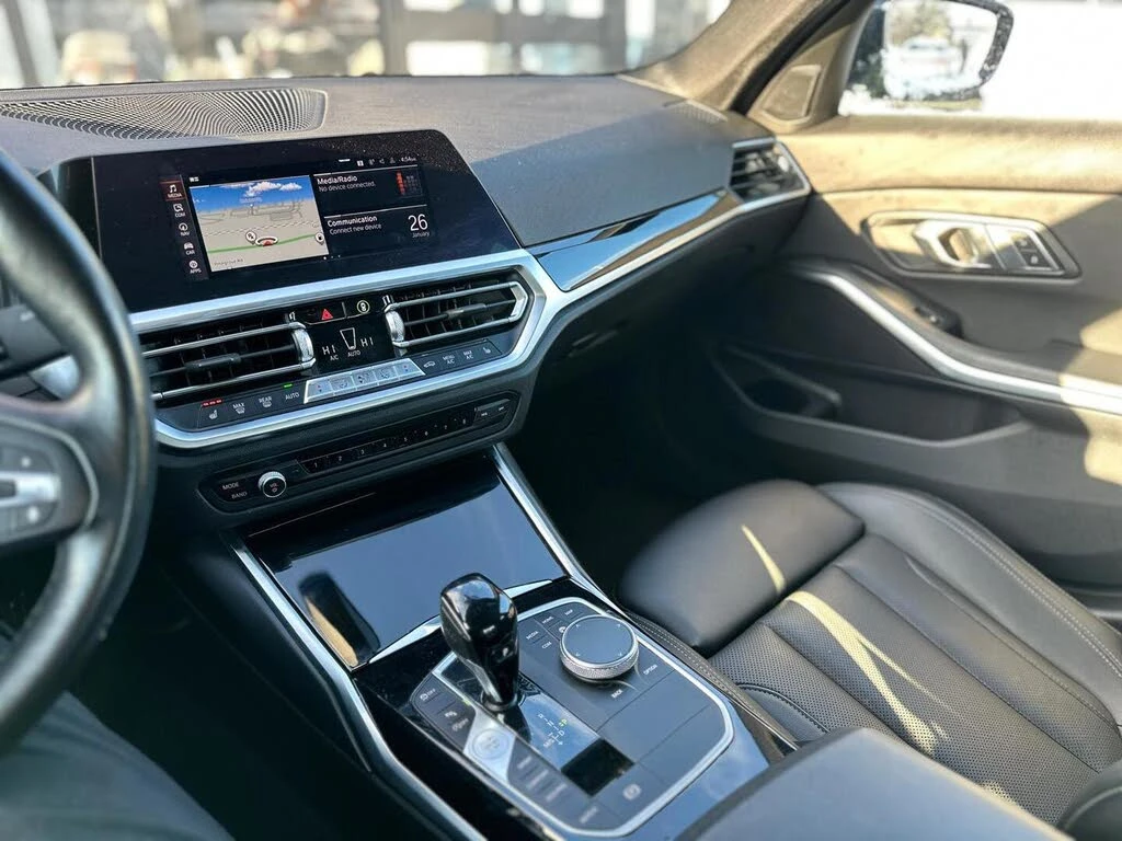 BMW 330 xDrive AWD АвтоКредит  (ЦЕНА ДО БГ), снимка 4 - Автомобили и джипове - 53728539