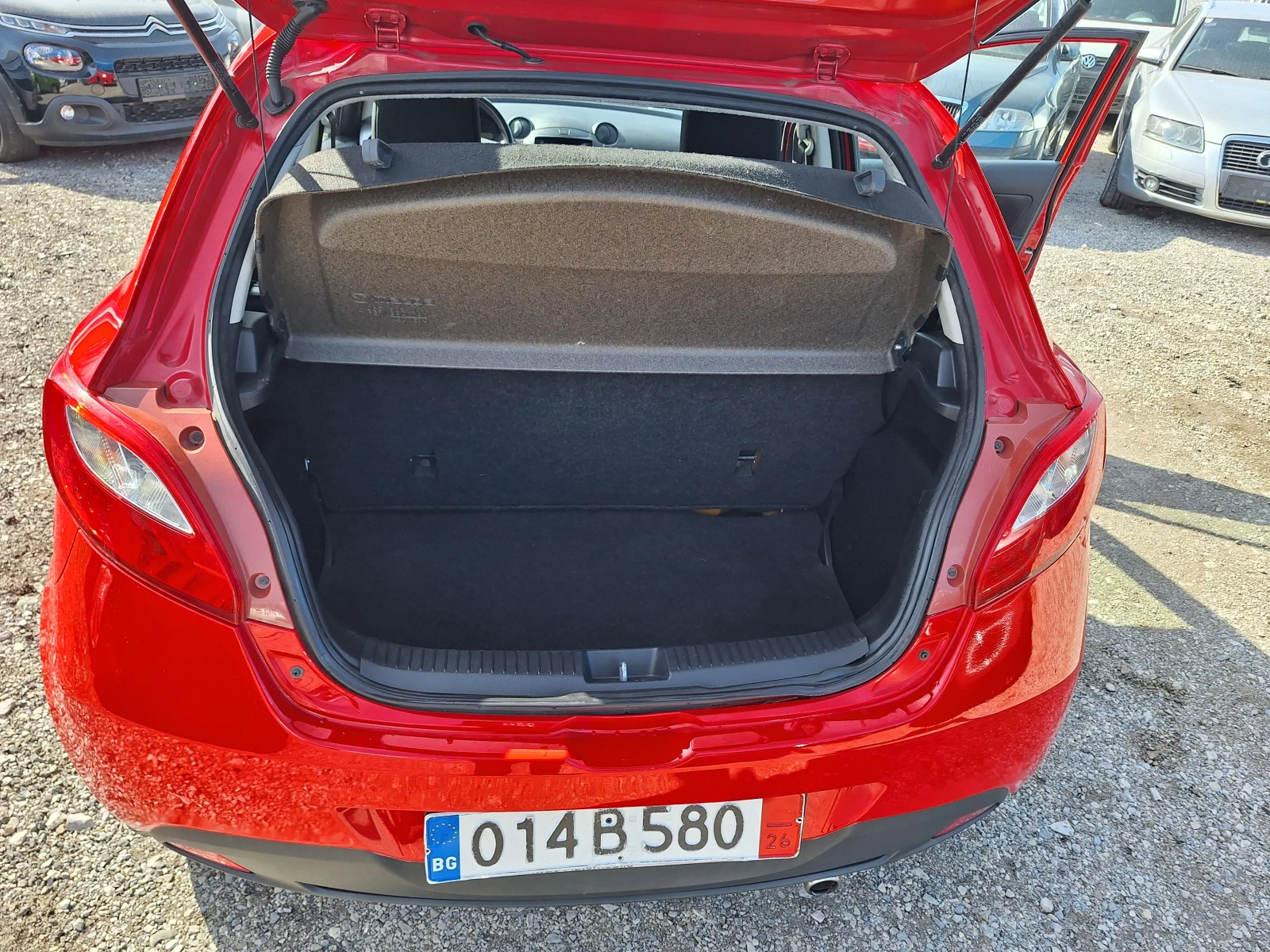 Mazda 2 1.3i, снимка 15 - Автомобили и джипове - 53826573