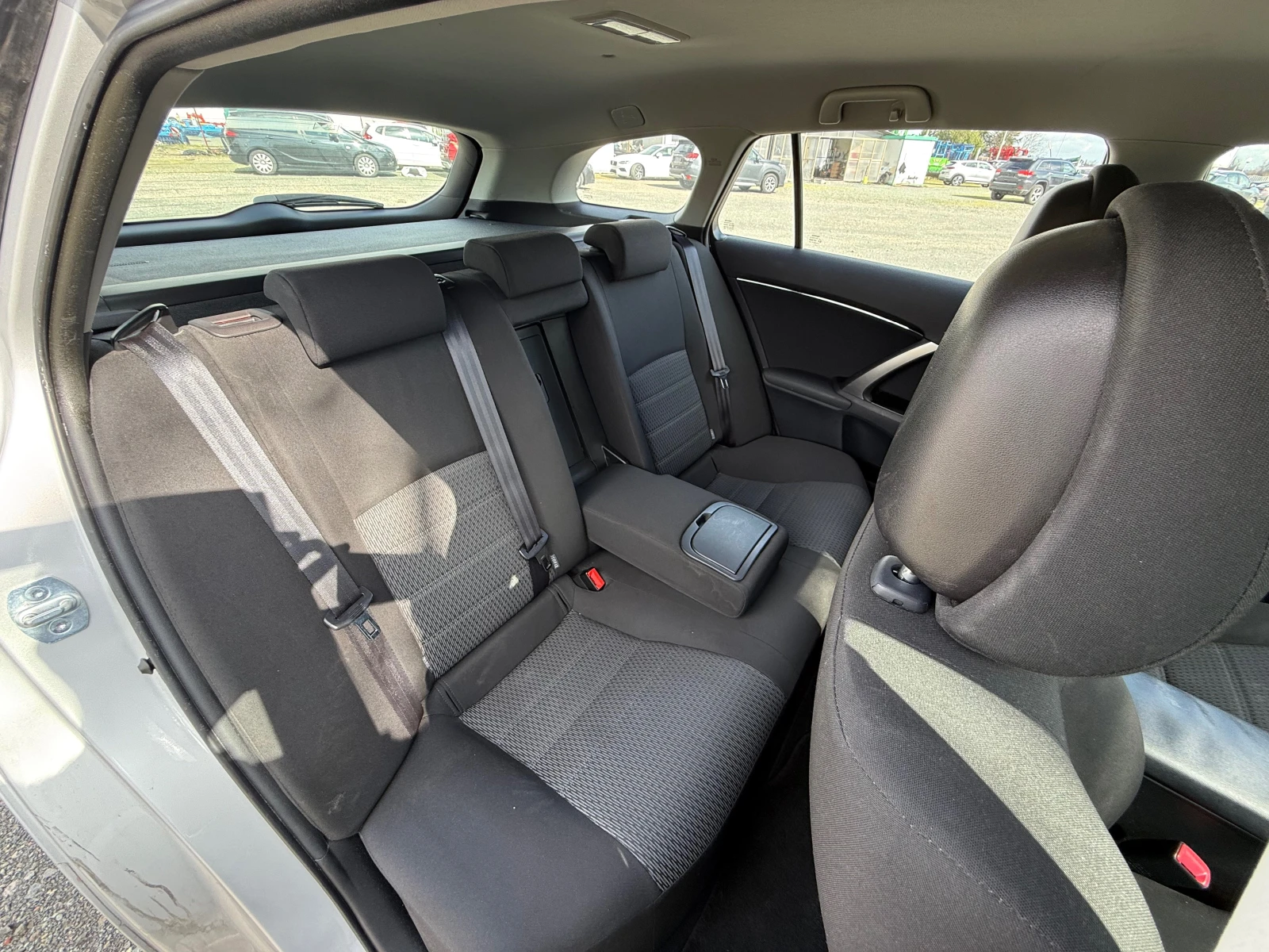 Toyota Avensis 2.0 AUT. NAVI ШВЕЙЦАРИЯ, снимка 9 - Автомобили и джипове - 54085722