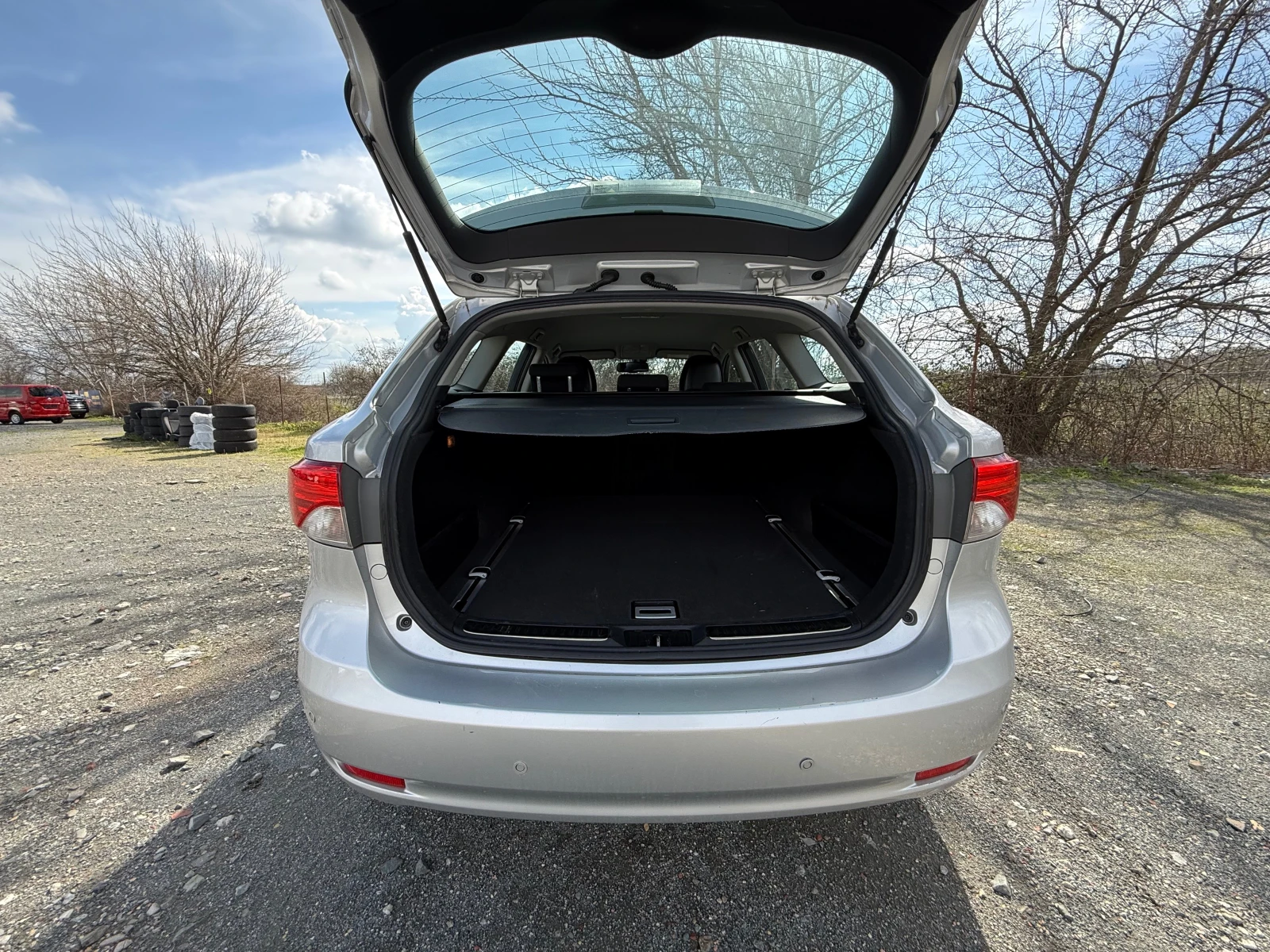 Toyota Avensis 2.0 AUT. NAVI ШВЕЙЦАРИЯ, снимка 10 - Автомобили и джипове - 54085722