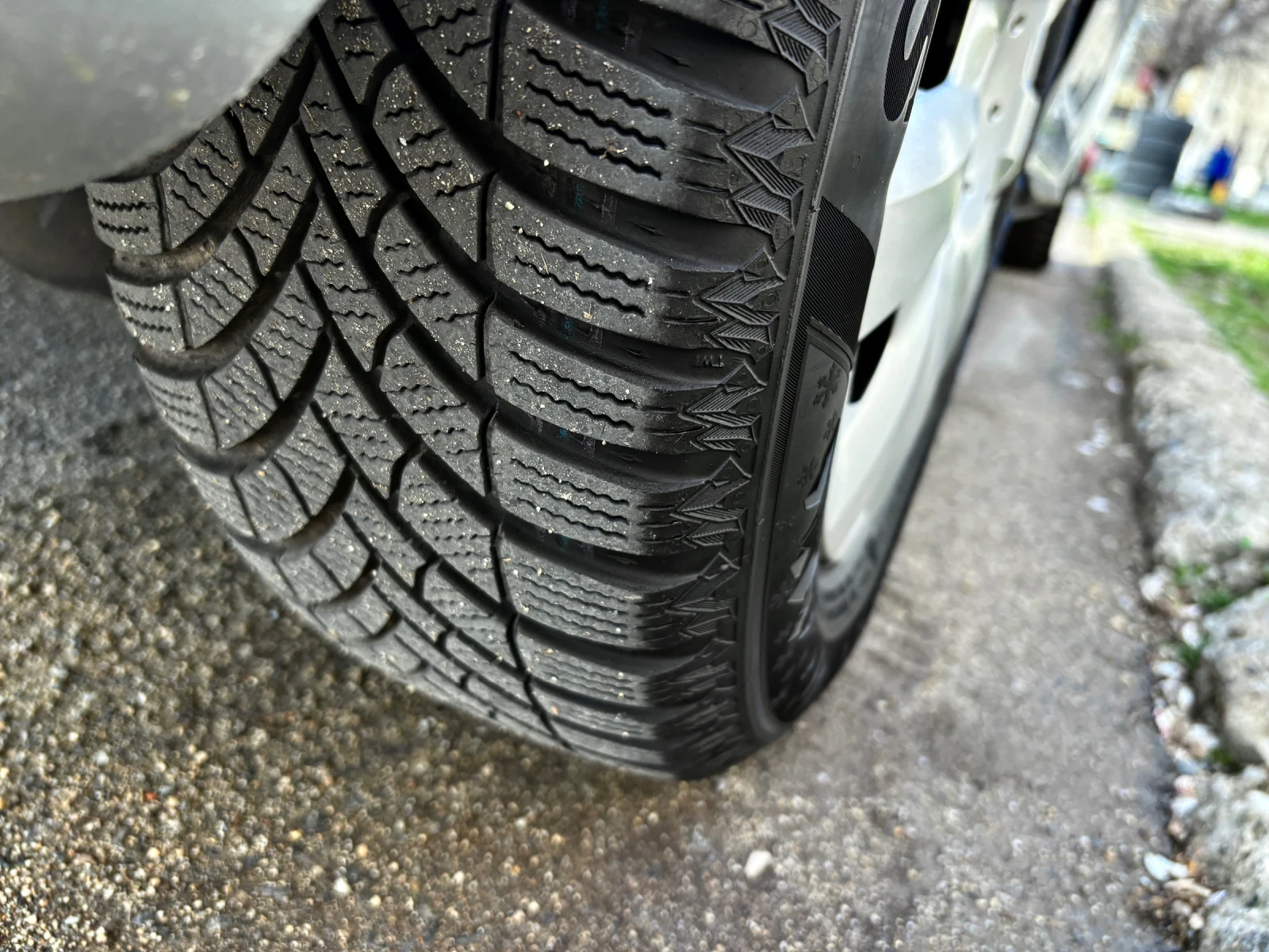 VW Touran 1.6TDI 6ск. Навигация* 164 000км* , снимка 14 - Автомобили и джипове - 54092880