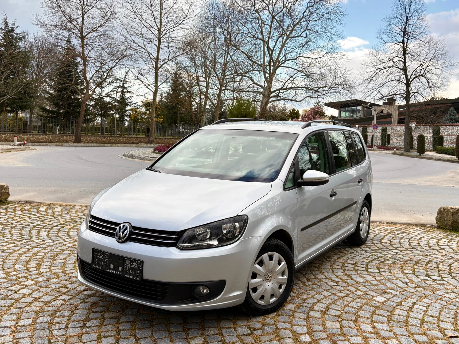 VW Touran 1.6TDI 6ск. Навигация* 164 000км* , снимка 2 - Автомобили и джипове - 54092880