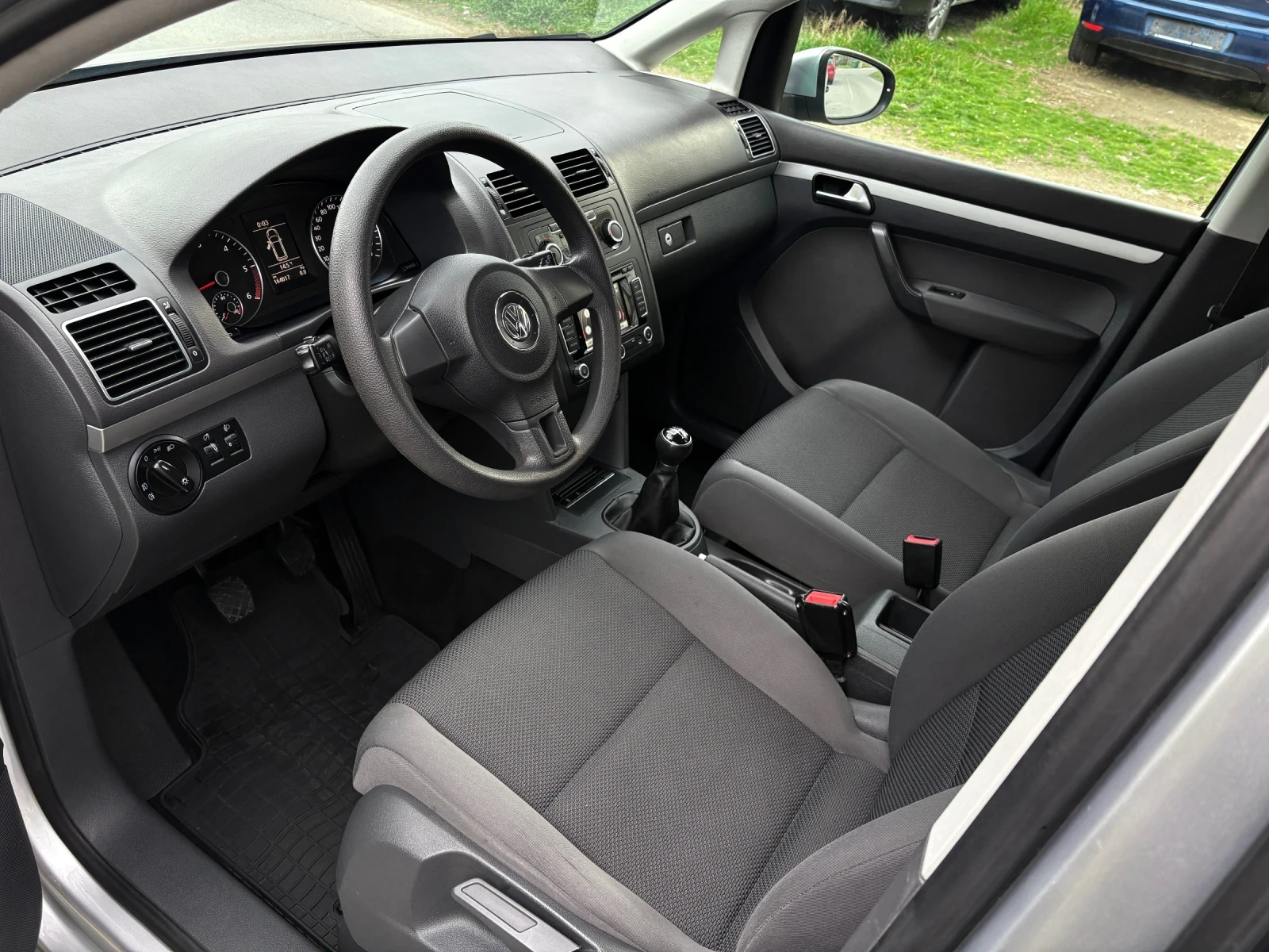 VW Touran 1.6TDI 6ск. Навигация* 164 000км* , снимка 7 - Автомобили и джипове - 54092880