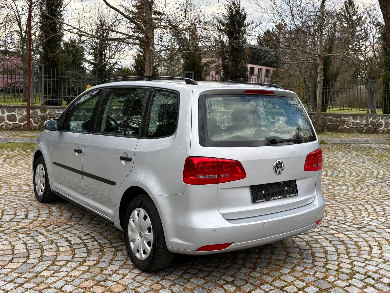 VW Touran 1.6TDI 6ск. Навигация* 164 000км* , снимка 3 - Автомобили и джипове - 54092880
