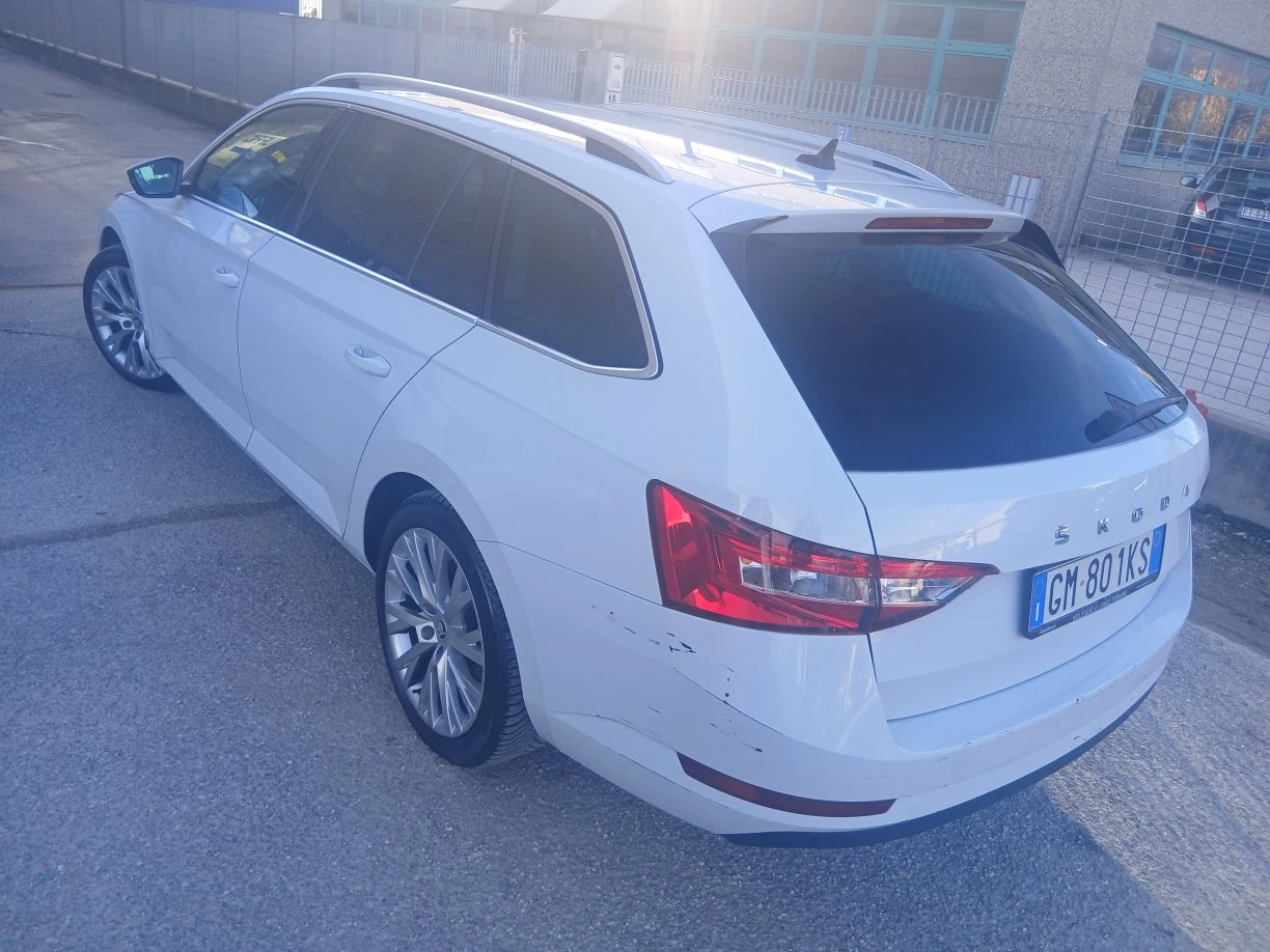 Skoda Superb 2.0 TDI Executive, снимка 3 - Автомобили и джипове - 54106927