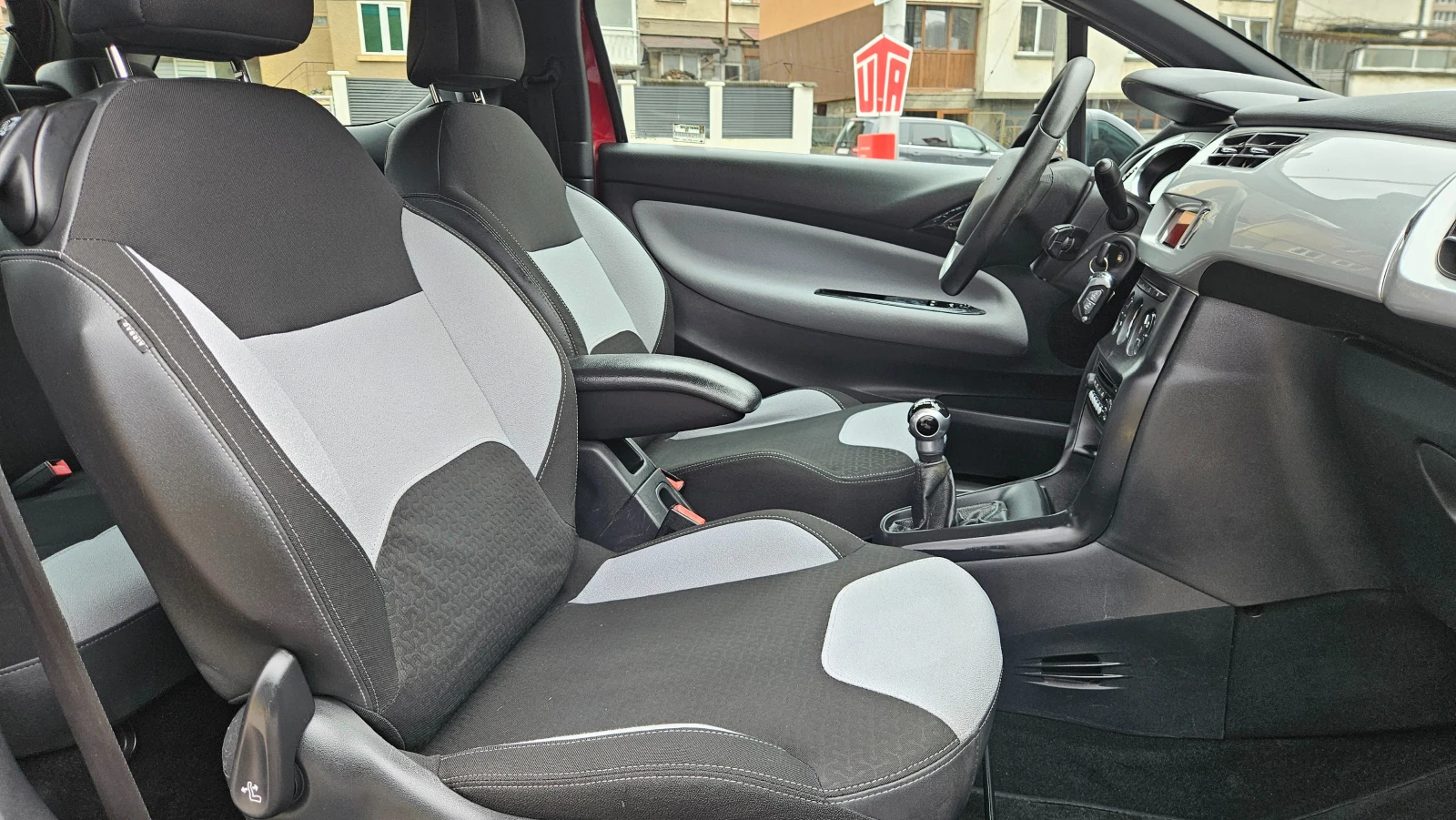 Citroen DS3 Hdi KLIMATRONIK/TOP SUSTOQNIE, снимка 14 - Автомобили и джипове - 54189219