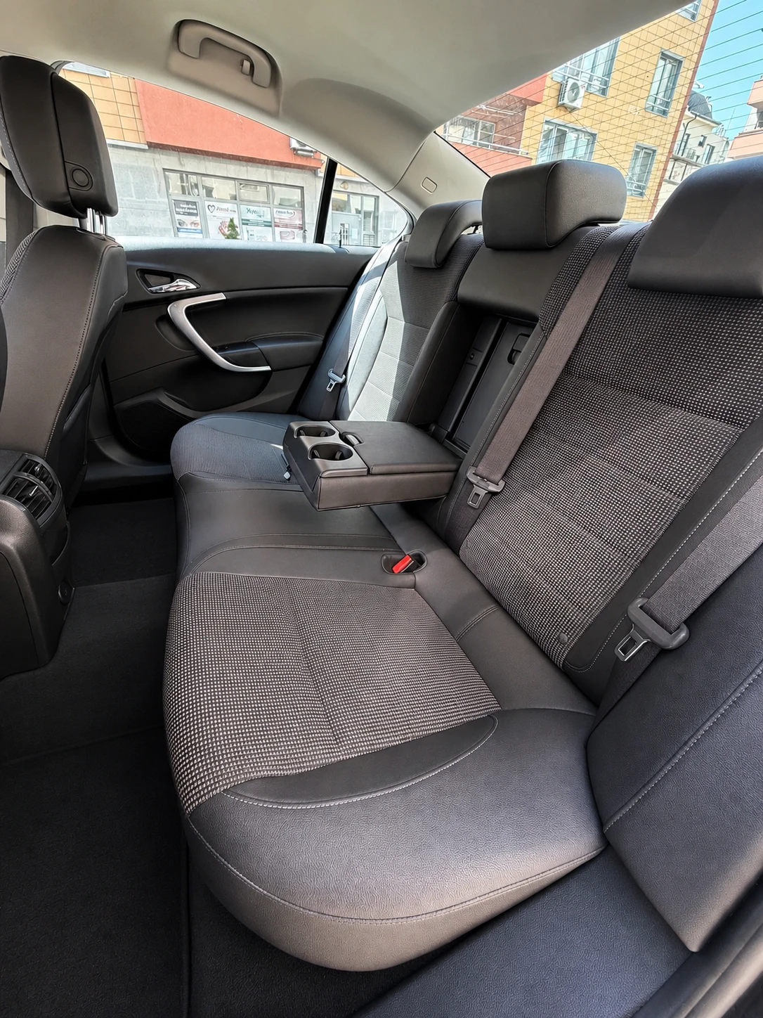Opel Insignia, снимка 12 - Автомобили и джипове - 54430219