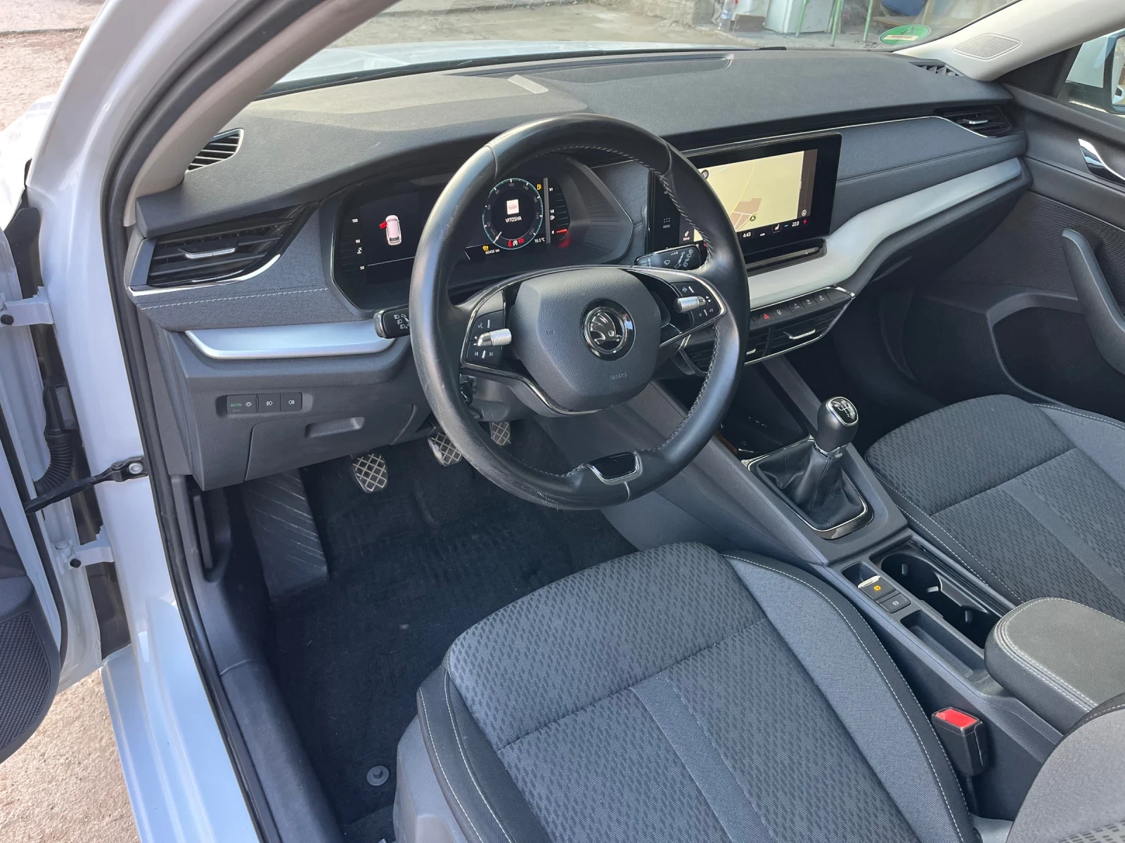 Skoda Octavia 1.5 TSI Style, снимка 8 - Автомобили и джипове - 54562681
