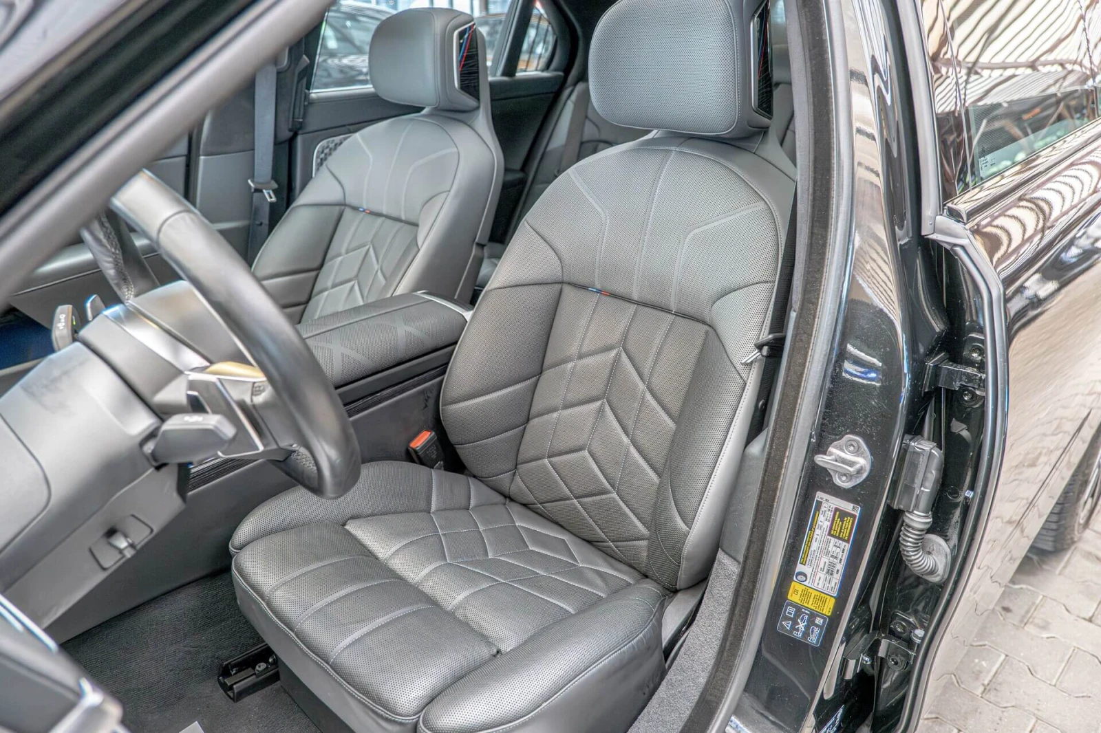 BMW 760 4.4i V8/M-Sport/Individual/Камера 360/Обдухване/Hu, снимка 11 - Автомобили и джипове - 54831385