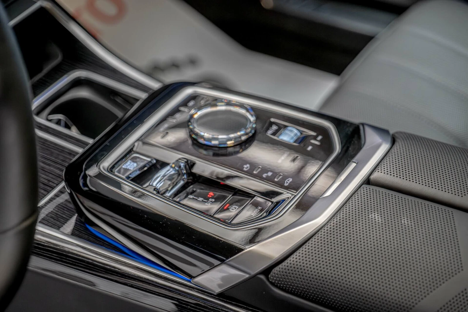 BMW 760 4.4i V8/M-Sport/Individual/Камера 360/Обдухване/Hu, снимка 12 - Автомобили и джипове - 54831385