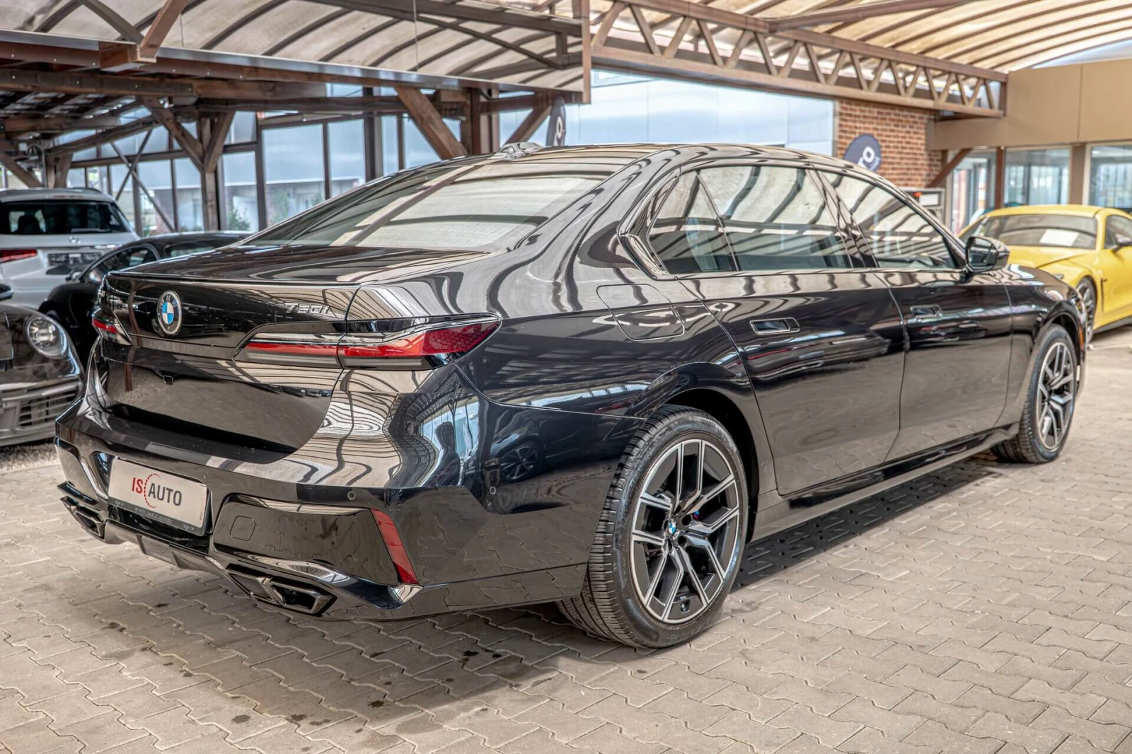 BMW 760 4.4i V8/M-Sport/Individual/Камера 360/Обдухване/Hu, снимка 6 - Автомобили и джипове - 54831385