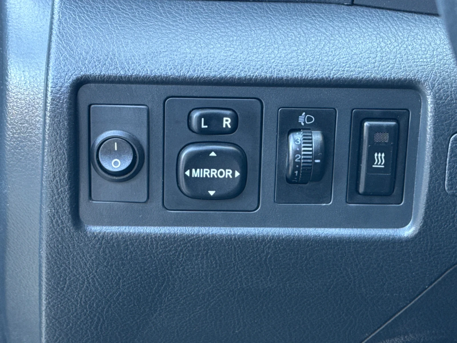 Toyota Corolla verso 2.2 D4D / Регистрирана , снимка 14 - Автомобили и джипове - 54875099