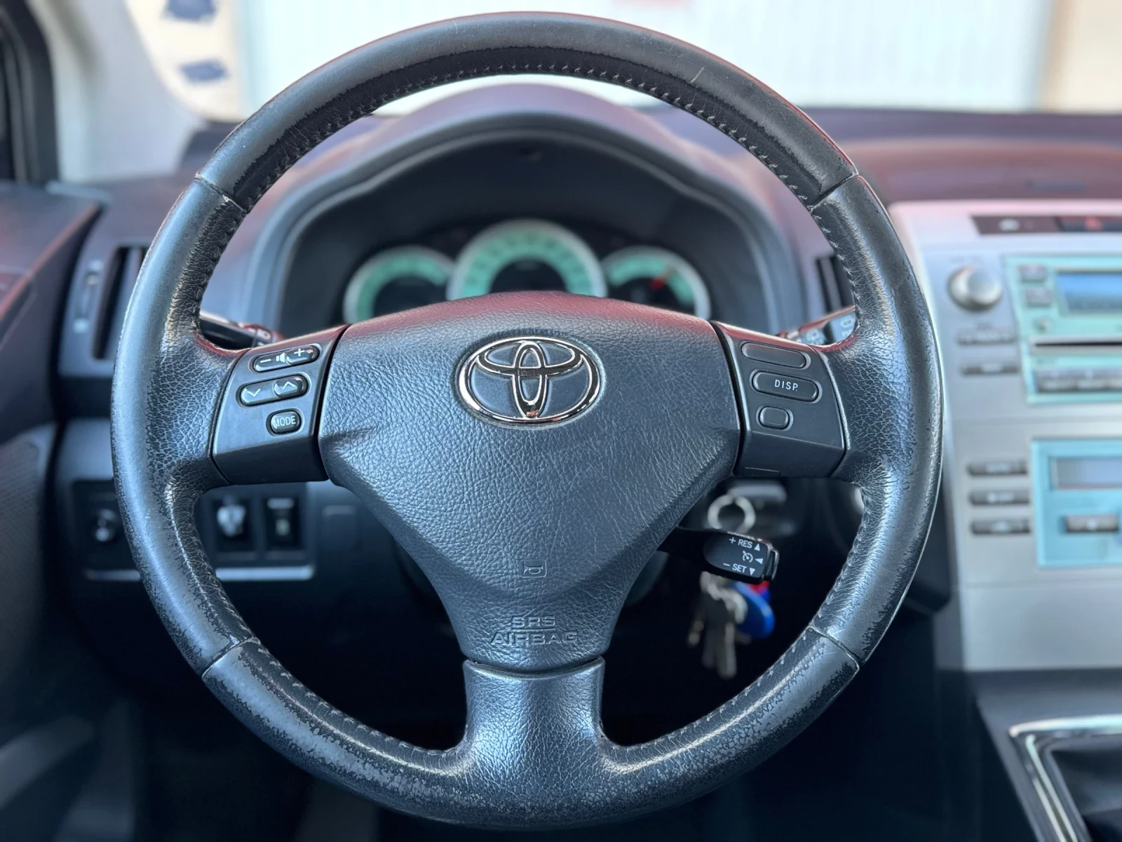 Toyota Corolla verso 2.2 D4D / Регистрирана , снимка 11 - Автомобили и джипове - 54875099