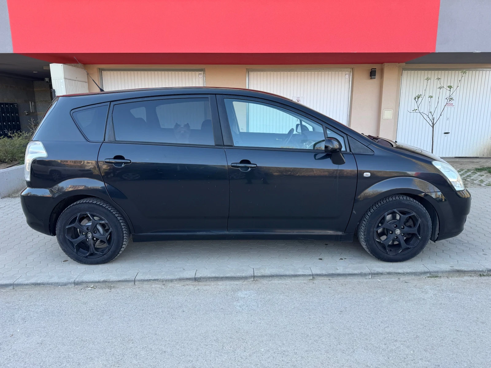 Toyota Corolla verso 2.2 D4D / Регистрирана , снимка 3 - Автомобили и джипове - 54875099