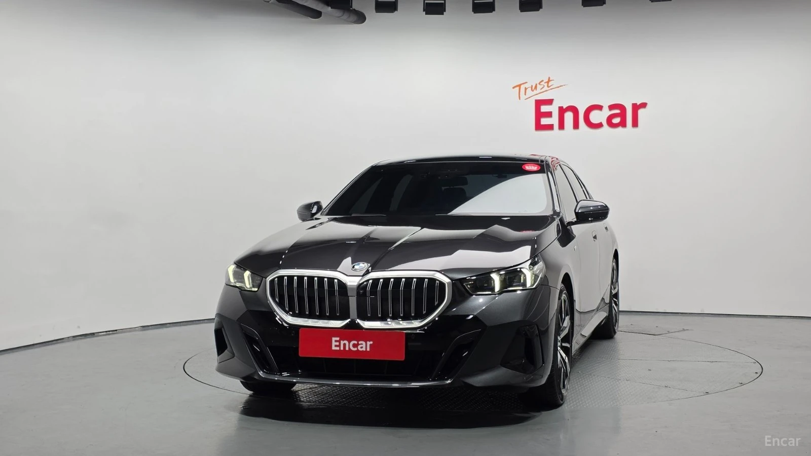 BMW 530 XDRIVE* MSPORT* DISTRONIC* ОБДУХВАНЕ* 360* HUD* , снимка 2 - Автомобили и джипове - 55533398