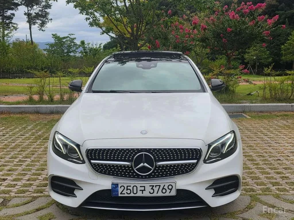 Mercedes-Benz E 350 d/ПОДГРЕВ/ОБДУХВАНЕ/ПАНОРАМА/ФИНАНСИРАНЕ, снимка 2 - Автомобили и джипове - 56259088
