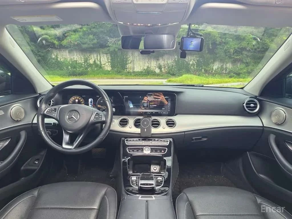 Mercedes-Benz E 350 d/ПОДГРЕВ/ОБДУХВАНЕ/ПАНОРАМА/ФИНАНСИРАНЕ, снимка 8 - Автомобили и джипове - 56259088