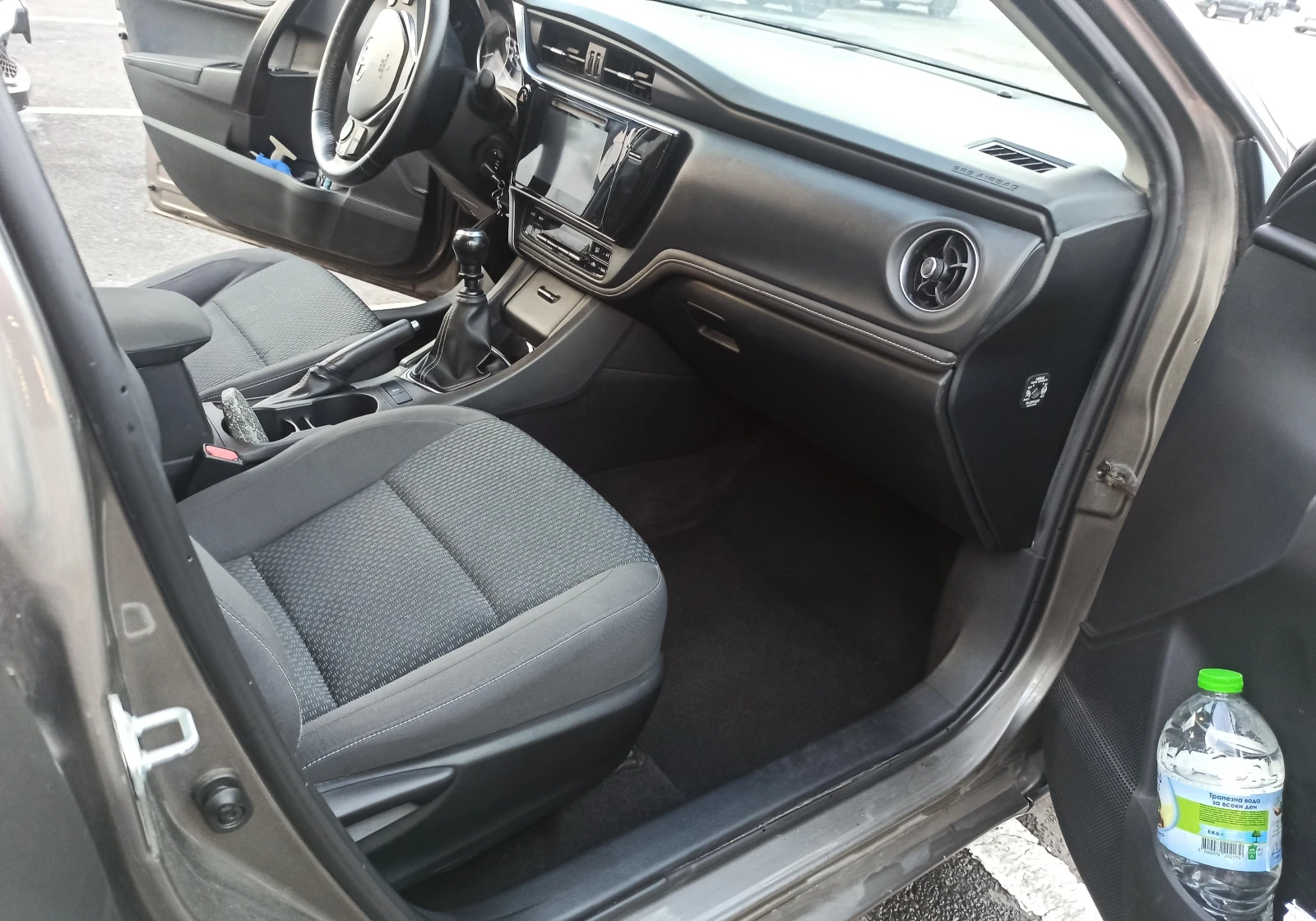 Toyota Corolla 1.6 VVti, снимка 13 - Автомобили и джипове - 56485126