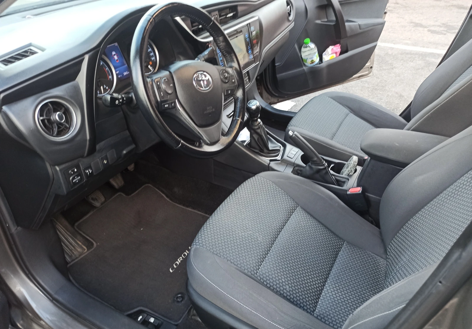 Toyota Corolla 1.6 VVti, снимка 12 - Автомобили и джипове - 56485126