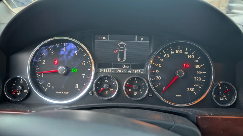 VW Touareg, снимка 5 - Автомобили и джипове - 53395578