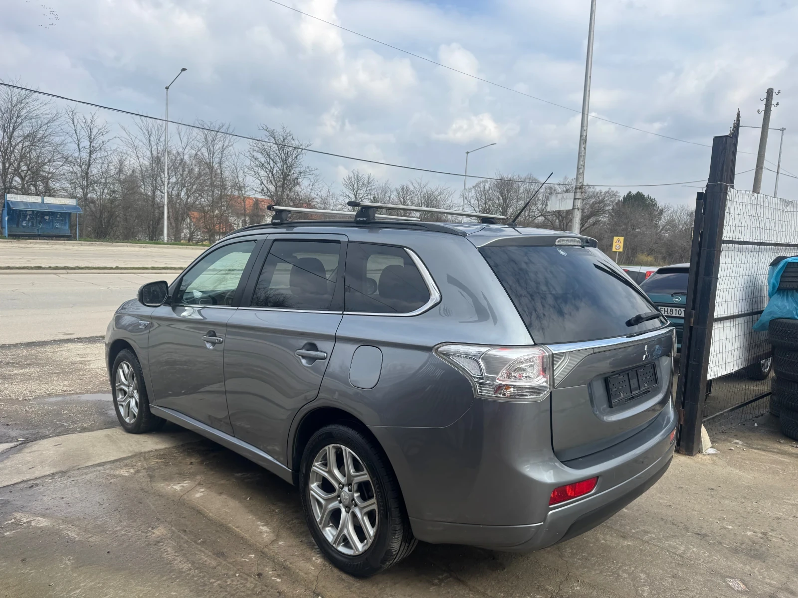 Mitsubishi Outlander 2.0 Phev 4WD NAVIGATOR Швейцария, снимка 7 - Автомобили и джипове - 53962446