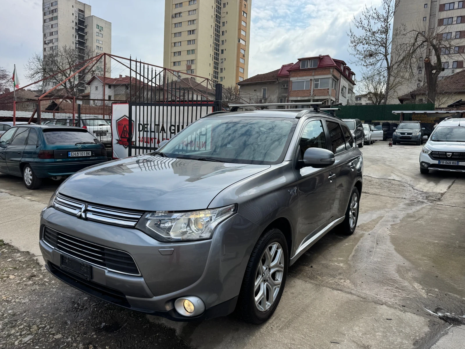 Mitsubishi Outlander 2.0 Phev 4WD NAVIGATOR Швейцария, снимка 9 - Автомобили и джипове - 53962446