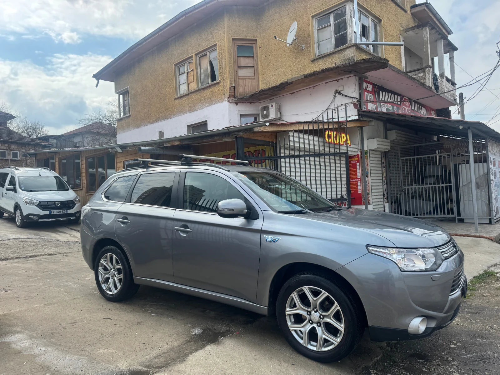 Mitsubishi Outlander 2.0 Phev 4WD NAVIGATOR Швейцария, снимка 4 - Автомобили и джипове - 53962446