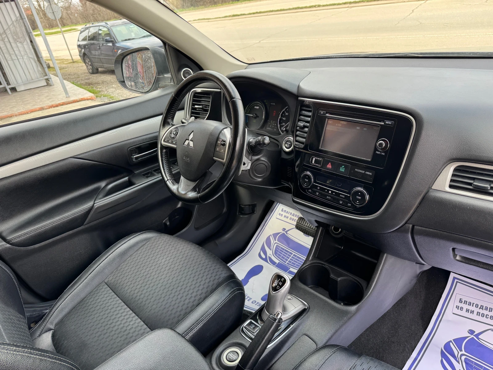 Mitsubishi Outlander 2.0 Phev 4WD NAVIGATOR Швейцария, снимка 12 - Автомобили и джипове - 53962446