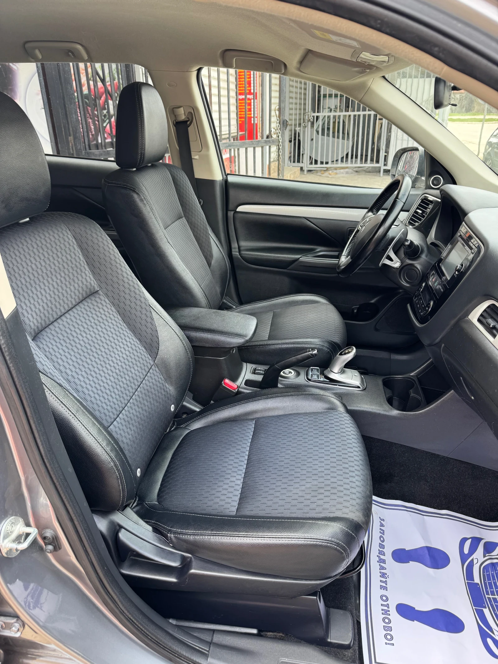 Mitsubishi Outlander 2.0 Phev 4WD NAVIGATOR Швейцария, снимка 11 - Автомобили и джипове - 53962446