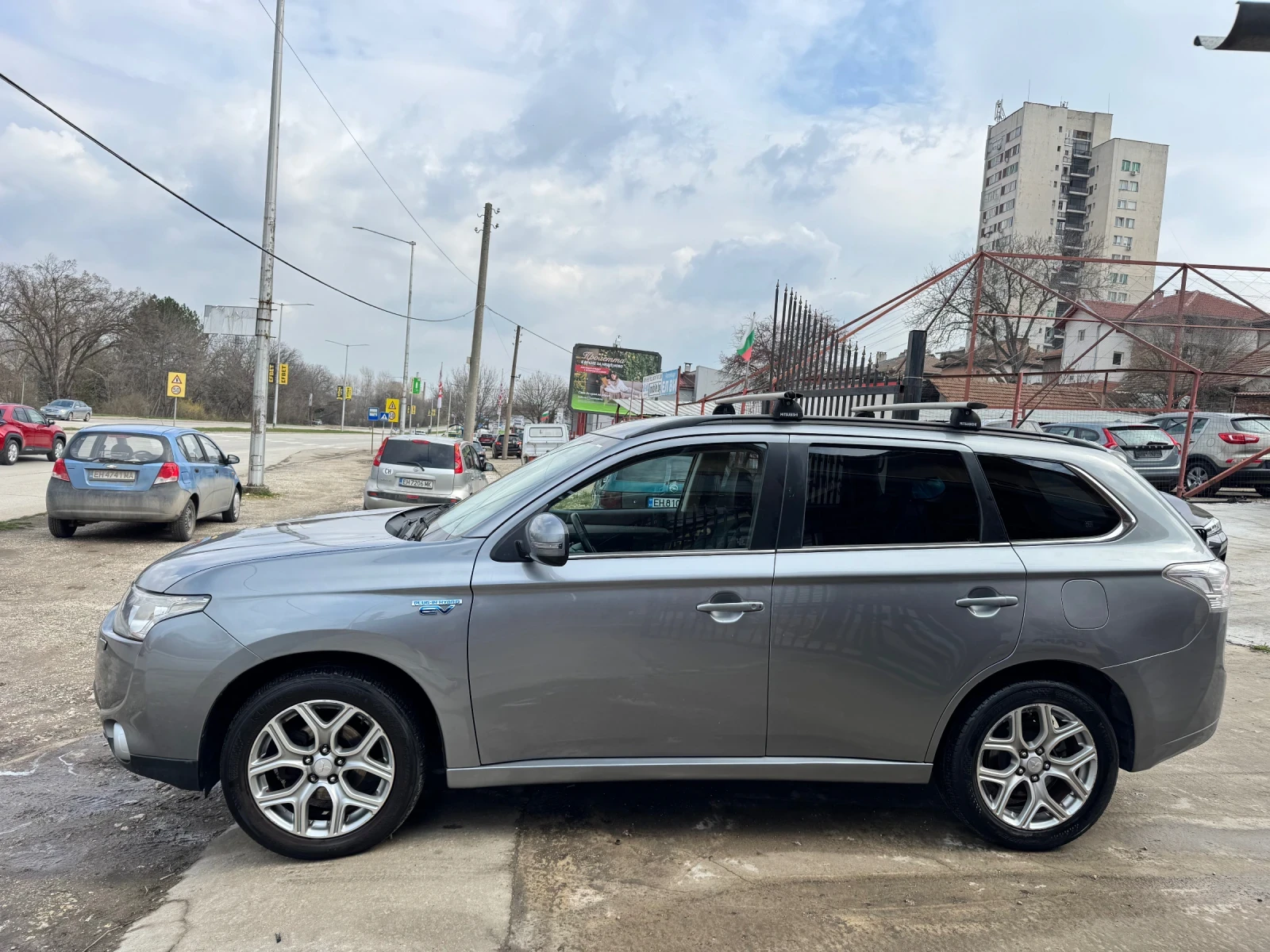 Mitsubishi Outlander 2.0 Phev 4WD NAVIGATOR Швейцария, снимка 8 - Автомобили и джипове - 53962446