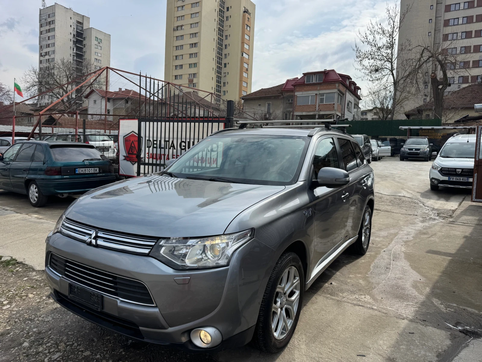 Mitsubishi Outlander 2.0 Phev 4WD NAVIGATOR Швейцария | Auto.bg — изображение 1