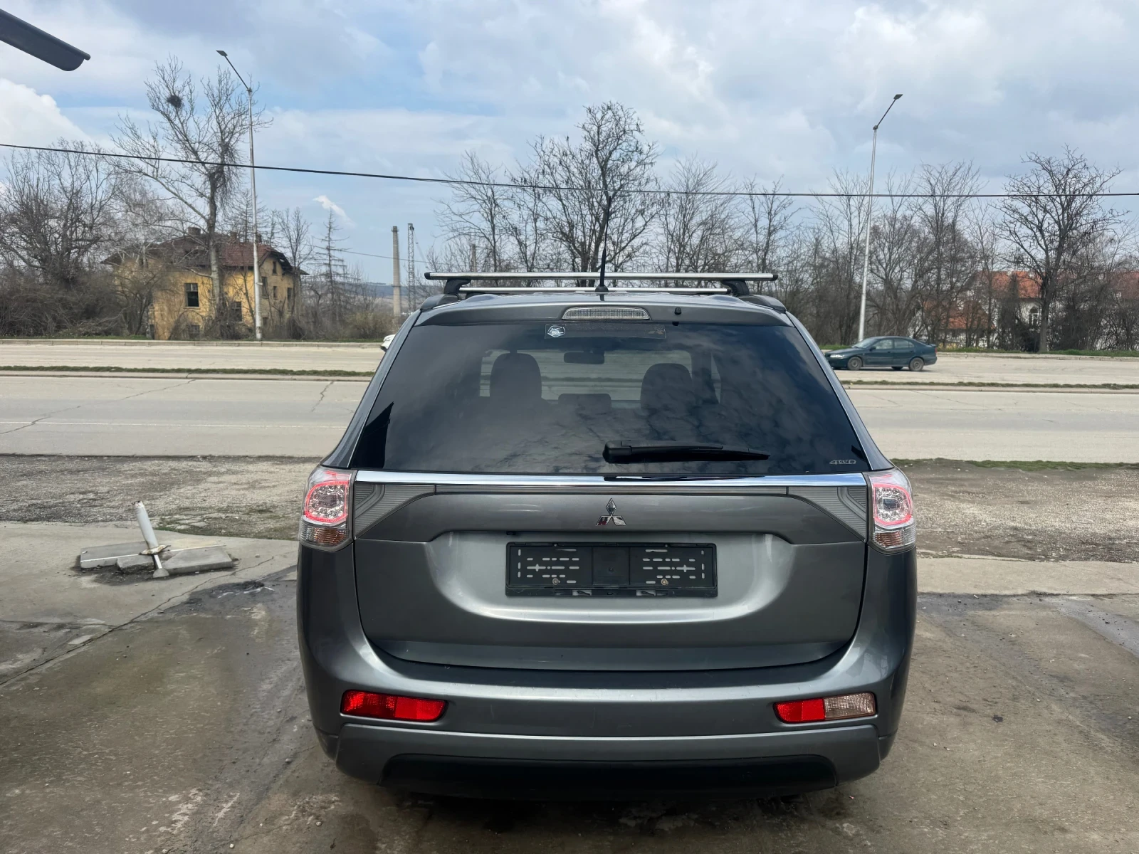 Mitsubishi Outlander 2.0 Phev 4WD NAVIGATOR Швейцария, снимка 6 - Автомобили и джипове - 53962446